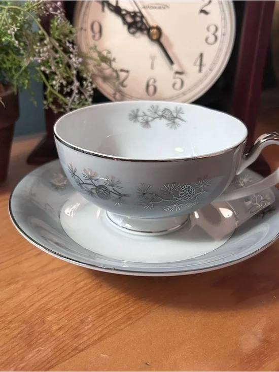 (UT) Vintage Seyei Toki Co. "Silver Cone" Cup and Saucer - Picture 2 of 9